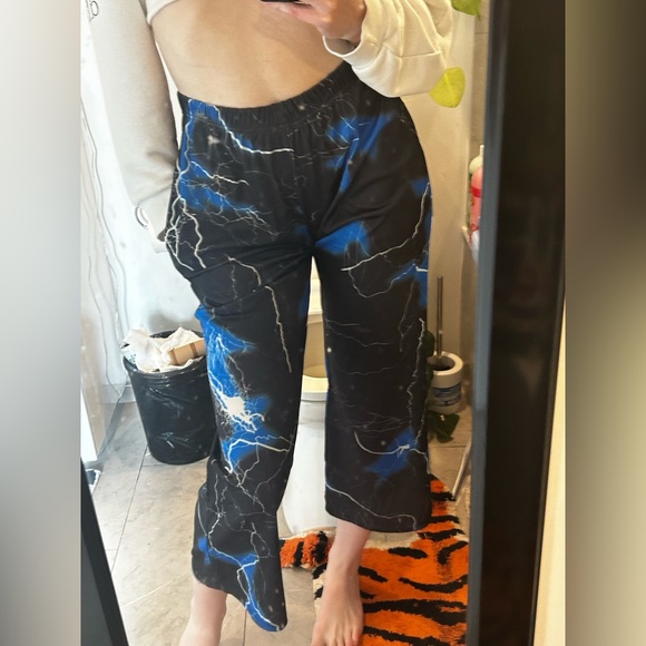 Anime Style, Wide Leg Capri Sweats - Picture 3 of 6